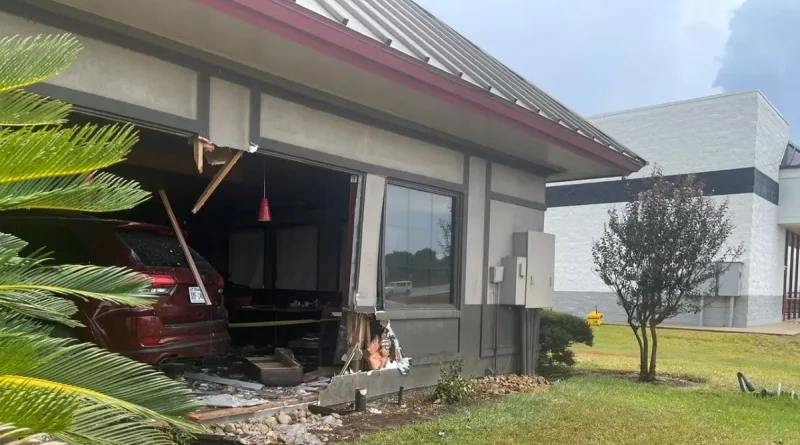 car drove into a fast food restaurant