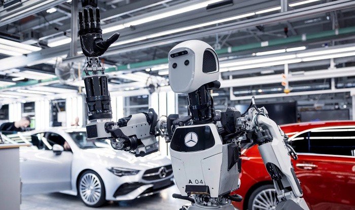 Apollo robots work at the Mercedes